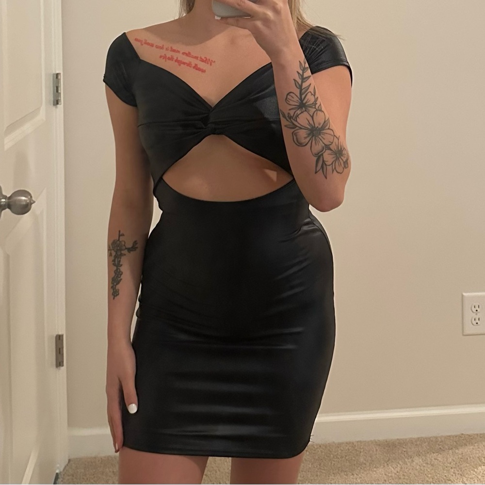 A3 Design Black Bodycon Mini Dress with Cut Out and Sweetheart Neckline